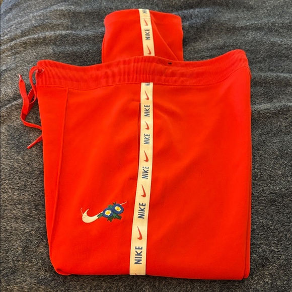 Nike Cropped Embroidered Track Pants - Picture 6 of 6